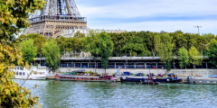 ROMANTIC BOAT SAIL IN THE CENTER OF PARIS