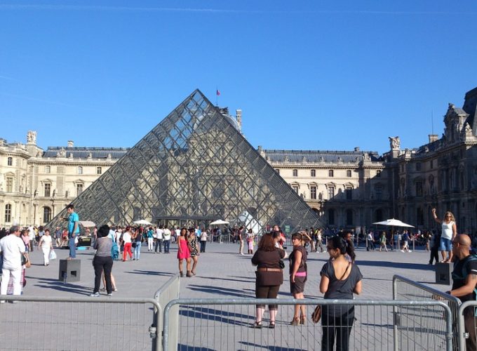 LOUVRE NATIONAL MUSEUM PARIS