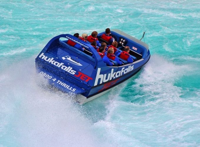 CROSSING THAMES RIVER ON A SPEED-BOAT
